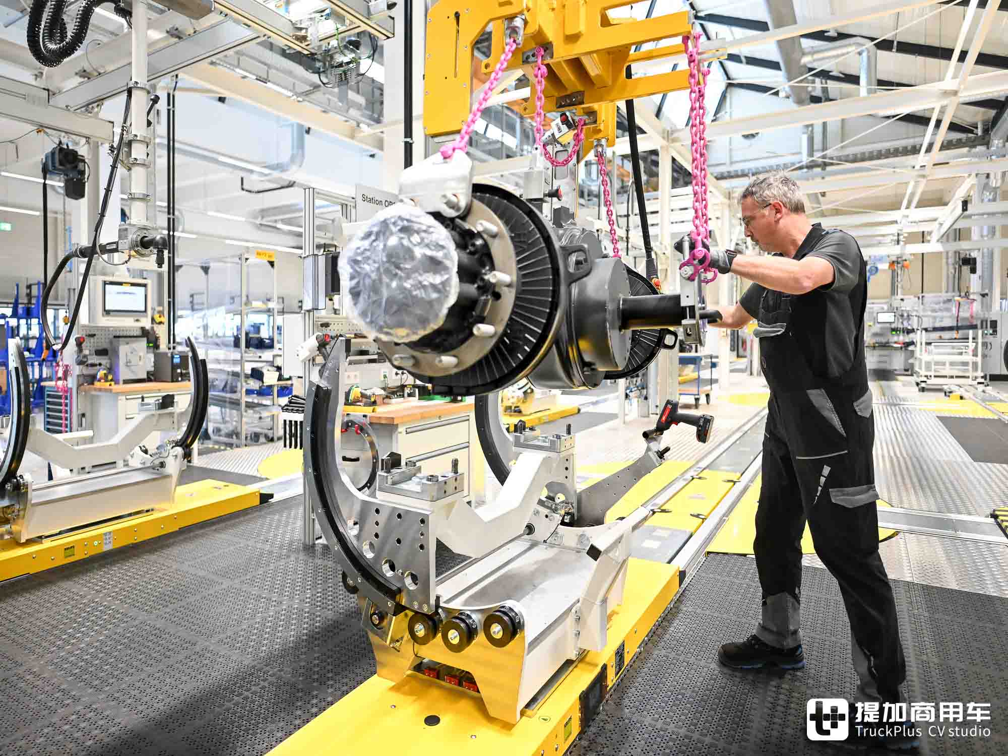 eActros 600电动重卡交付在即,奔驰柴油卡车工厂如何转型新能源?这篇文章带您看 - 第14张 - 提加商用车网 eActros 600电动重卡交付在即,奔驰柴油卡车工厂如何转型新能源?这篇文章带您看 - 第14张