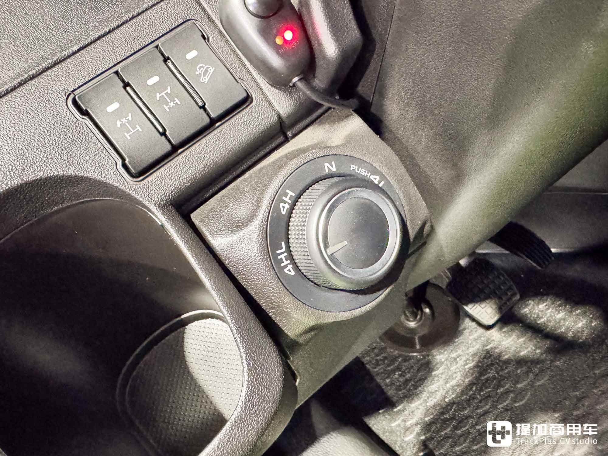 4x4带三把锁!房车改装新圣体?带你看依维柯最新发布的欧霸•山海越野平台 - 第17张 - 提加商用车网 4x4带三把锁!房车改装新圣体?带你看依维柯最新发布的欧霸•山海越野平台 - 第17张