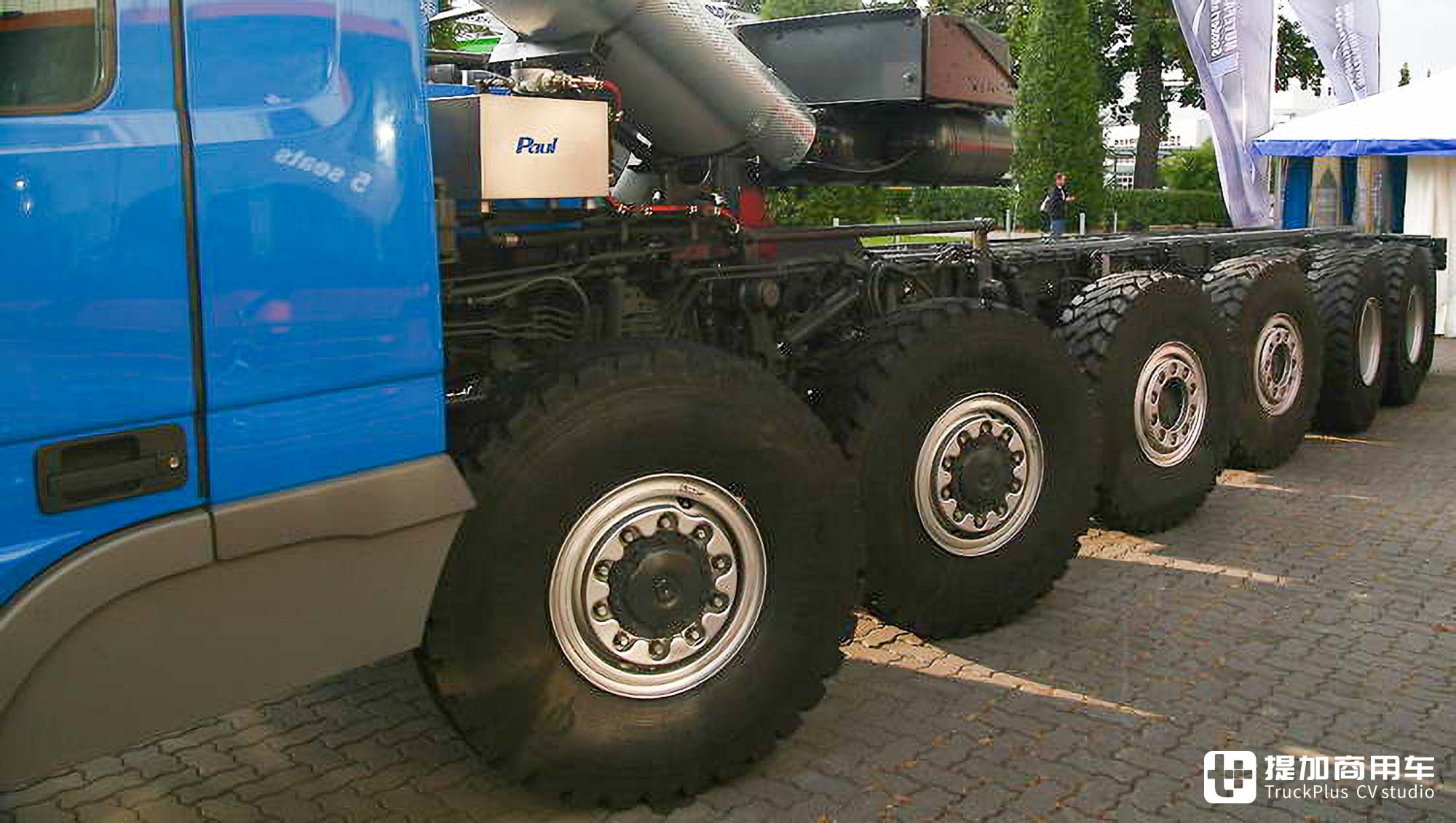 七轴14x8底盘,改装低入口驾驶室,奔驰Actros钻井车底盘实拍 - 第15张 - 提加商用车网 七轴14x8底盘,改装低入口驾驶室,奔驰Actros钻井车底盘实拍 - 第15张