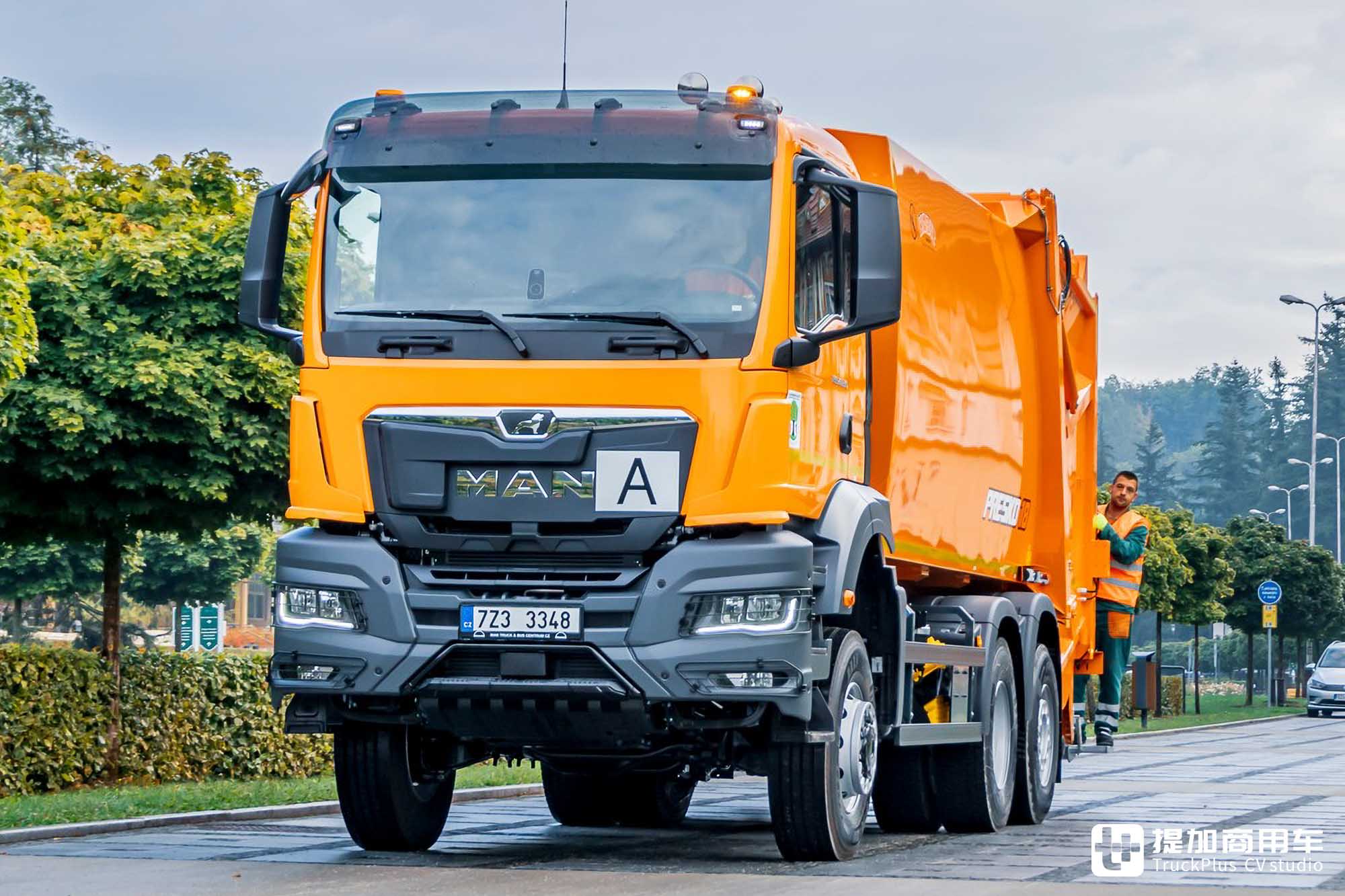 曼恩TGS底盘,6x4前驱加持越野套件,这台城市垃圾车不一般 - 第16张 - 提加商用车网 曼恩TGS底盘,6x4前驱加持越野套件,这台城市垃圾车不一般 - 第16张