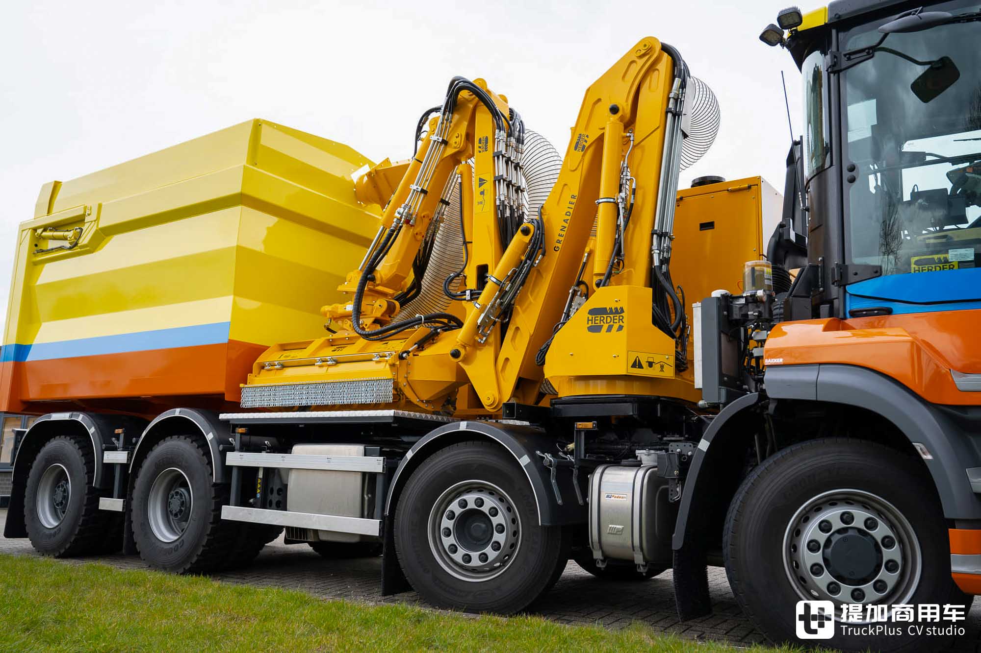 搭载拖拉机驾驶室,液压驱动前桥+液压悬挂加持,GINAF特种卡车爆改割草机 - 第17张 - 提加商用车网 搭载拖拉机驾驶室,液压驱动前桥+液压悬挂加持,GINAF特种卡车爆改割草机 - 第17张