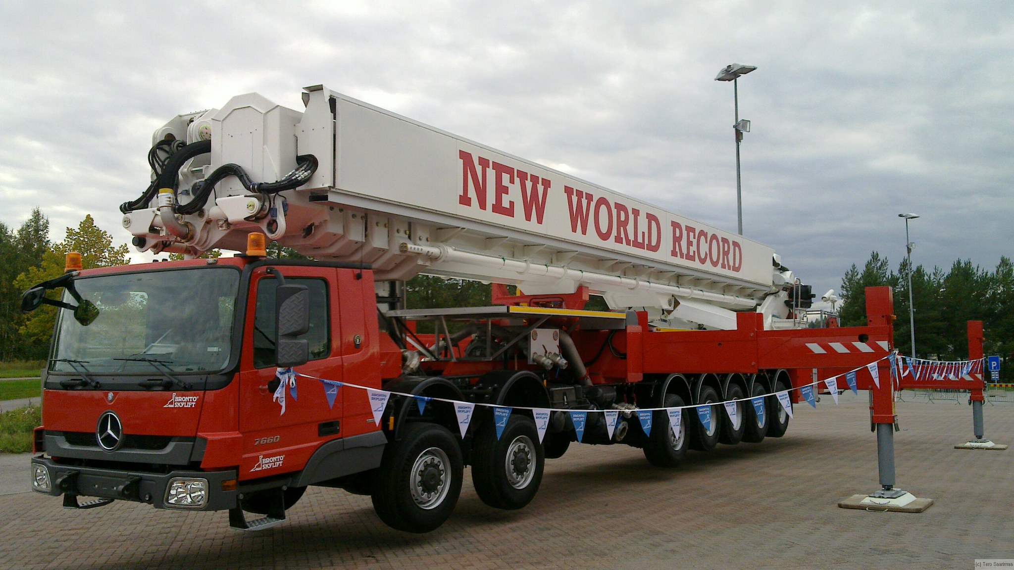 七轴14x8底盘,改装低入口驾驶室,奔驰Actros钻井车底盘实拍 - 第17张 - 提加商用车网 七轴14x8底盘,改装低入口驾驶室,奔驰Actros钻井车底盘实拍 - 第17张