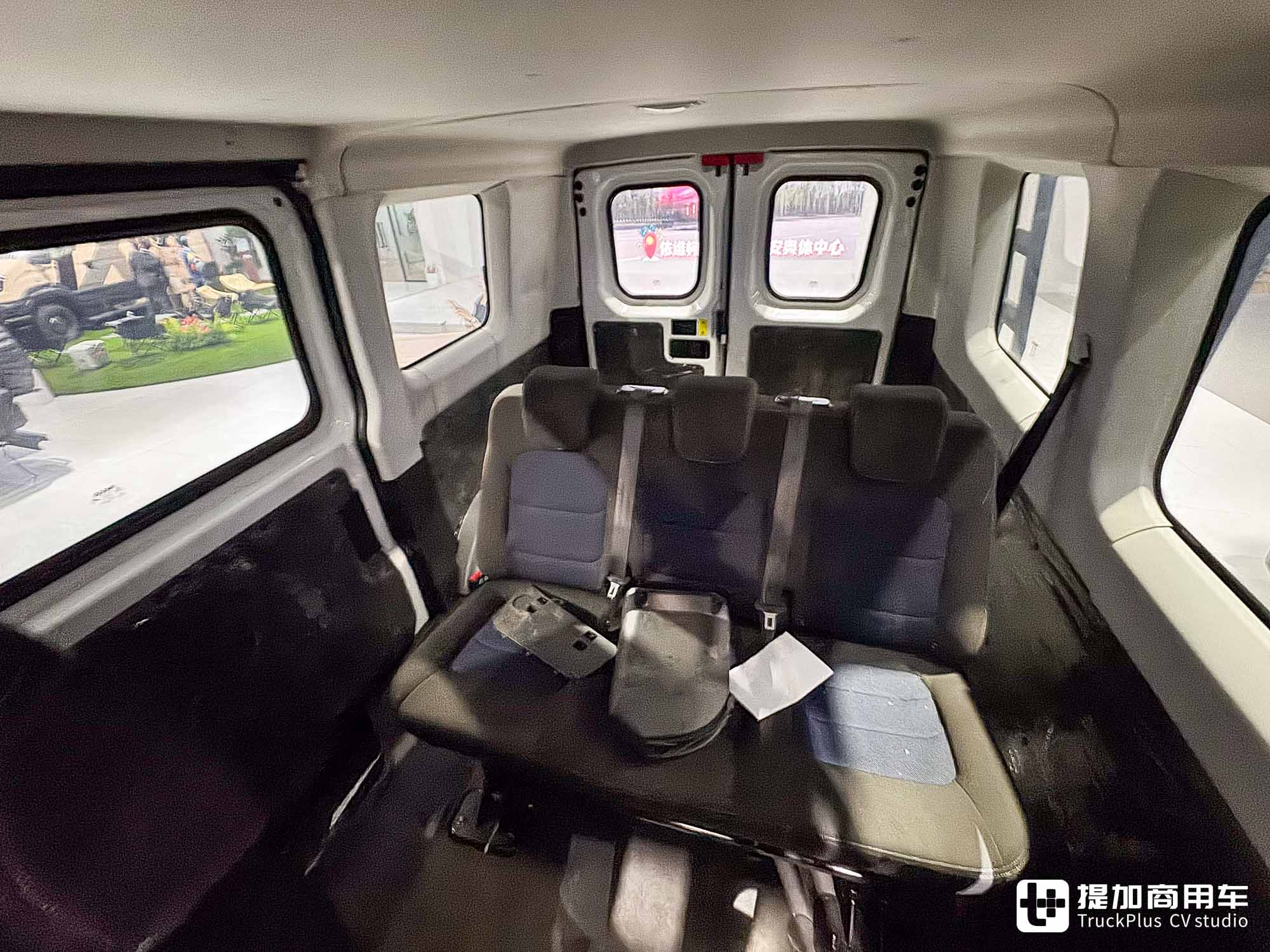 4x4带三把锁!房车改装新圣体?带你看依维柯最新发布的欧霸•山海越野平台 - 第21张 - 提加商用车网 4x4带三把锁!房车改装新圣体?带你看依维柯最新发布的欧霸•山海越野平台 - 第21张