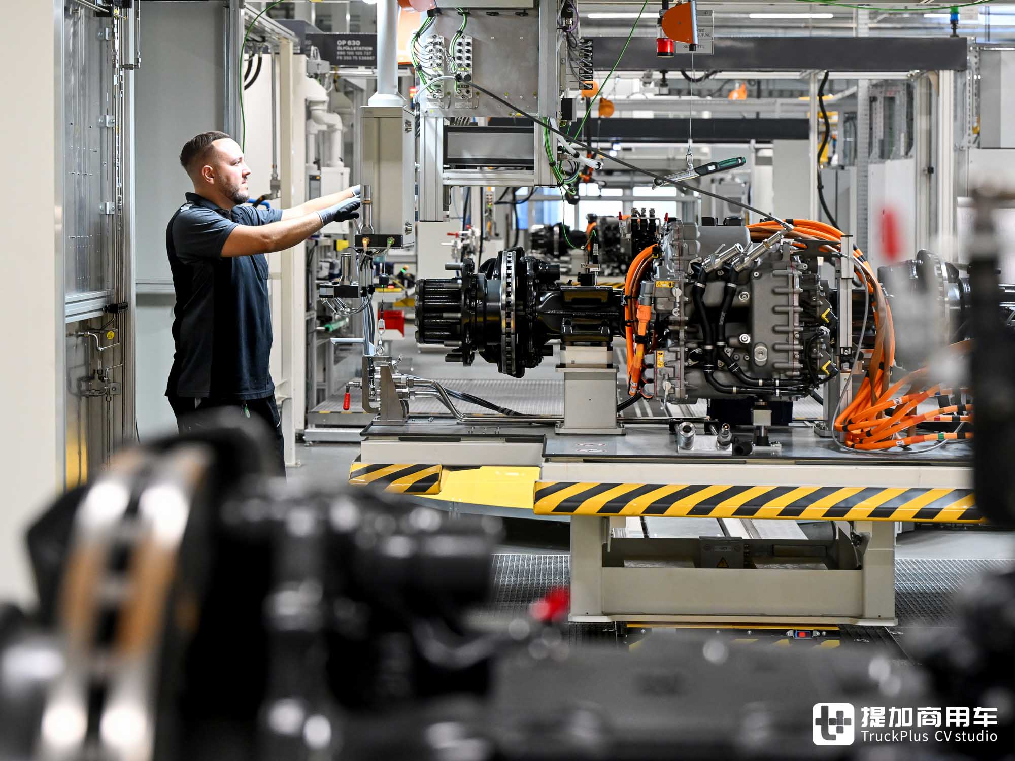 eActros 600电动重卡交付在即,奔驰柴油卡车工厂如何转型新能源?这篇文章带您看 - 第18张 - 提加商用车网 eActros 600电动重卡交付在即,奔驰柴油卡车工厂如何转型新能源?这篇文章带您看 - 第18张