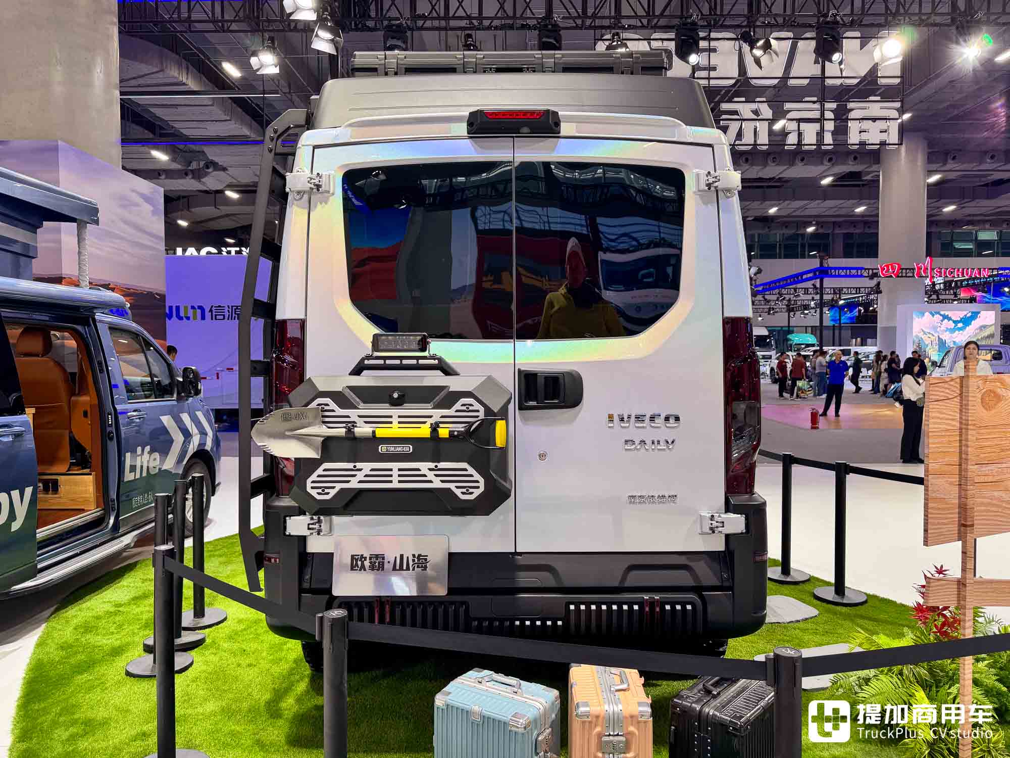 4x4带三把锁!房车改装新圣体?带你看依维柯最新发布的欧霸•山海越野平台 - 第22张 - 提加商用车网 4x4带三把锁!房车改装新圣体?带你看依维柯最新发布的欧霸•山海越野平台 - 第22张