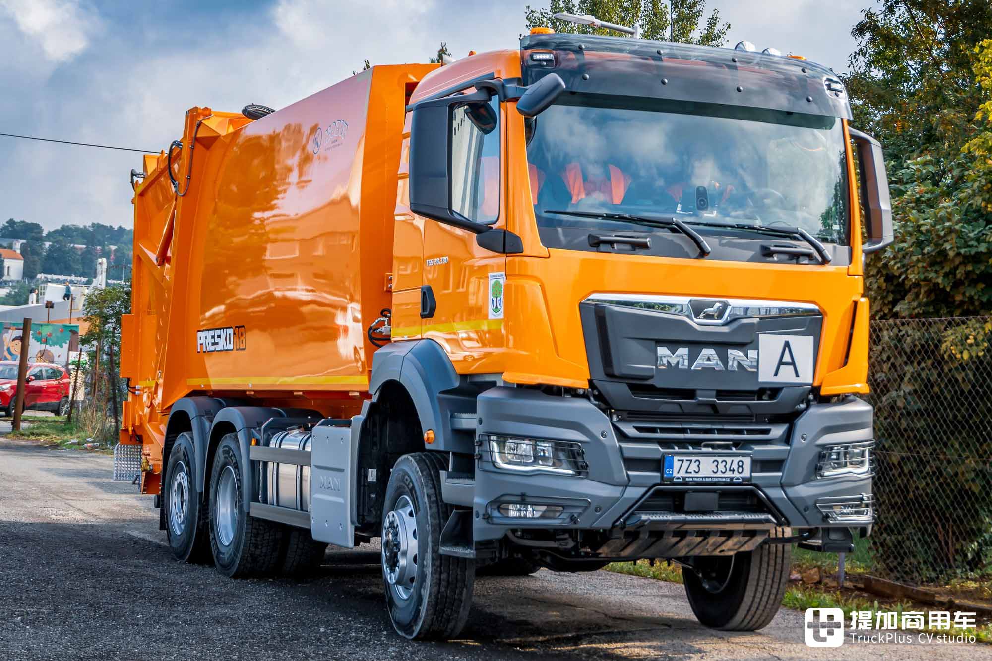 曼恩TGS底盘,6x4前驱加持越野套件,这台城市垃圾车不一般 - 第2张 - 提加商用车网 曼恩TGS底盘,6x4前驱加持越野套件,这台城市垃圾车不一般 - 第2张