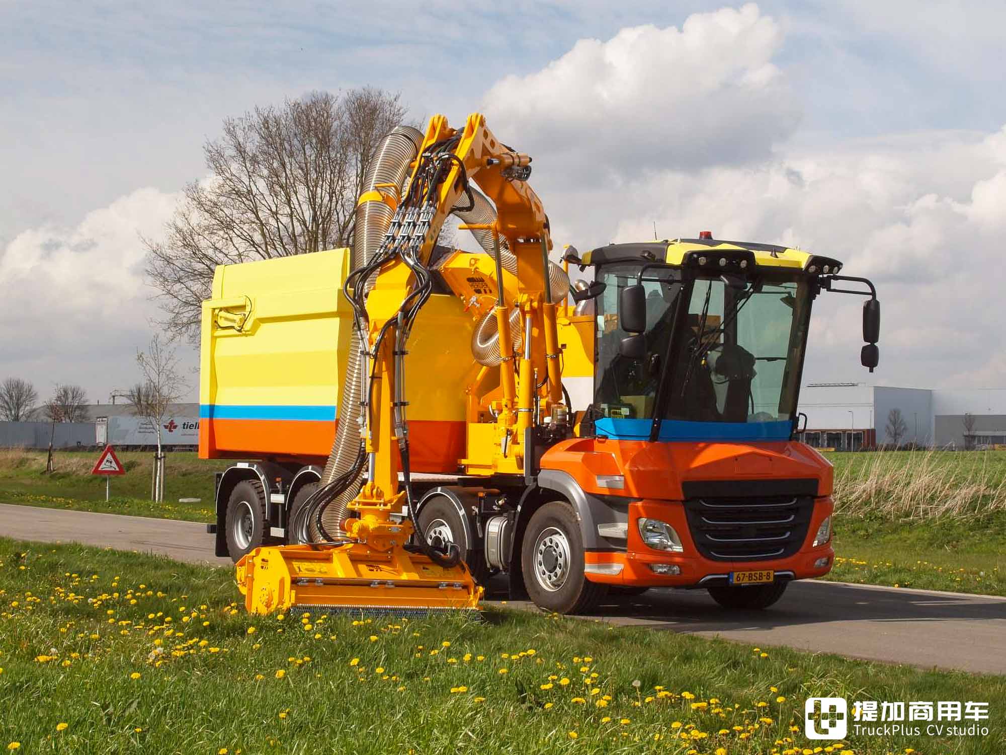 搭载拖拉机驾驶室,液压驱动前桥+液压悬挂加持,GINAF特种卡车爆改割草机 - 第2张 - 提加商用车网 搭载拖拉机驾驶室,液压驱动前桥+液压悬挂加持,GINAF特种卡车爆改割草机 - 第2张