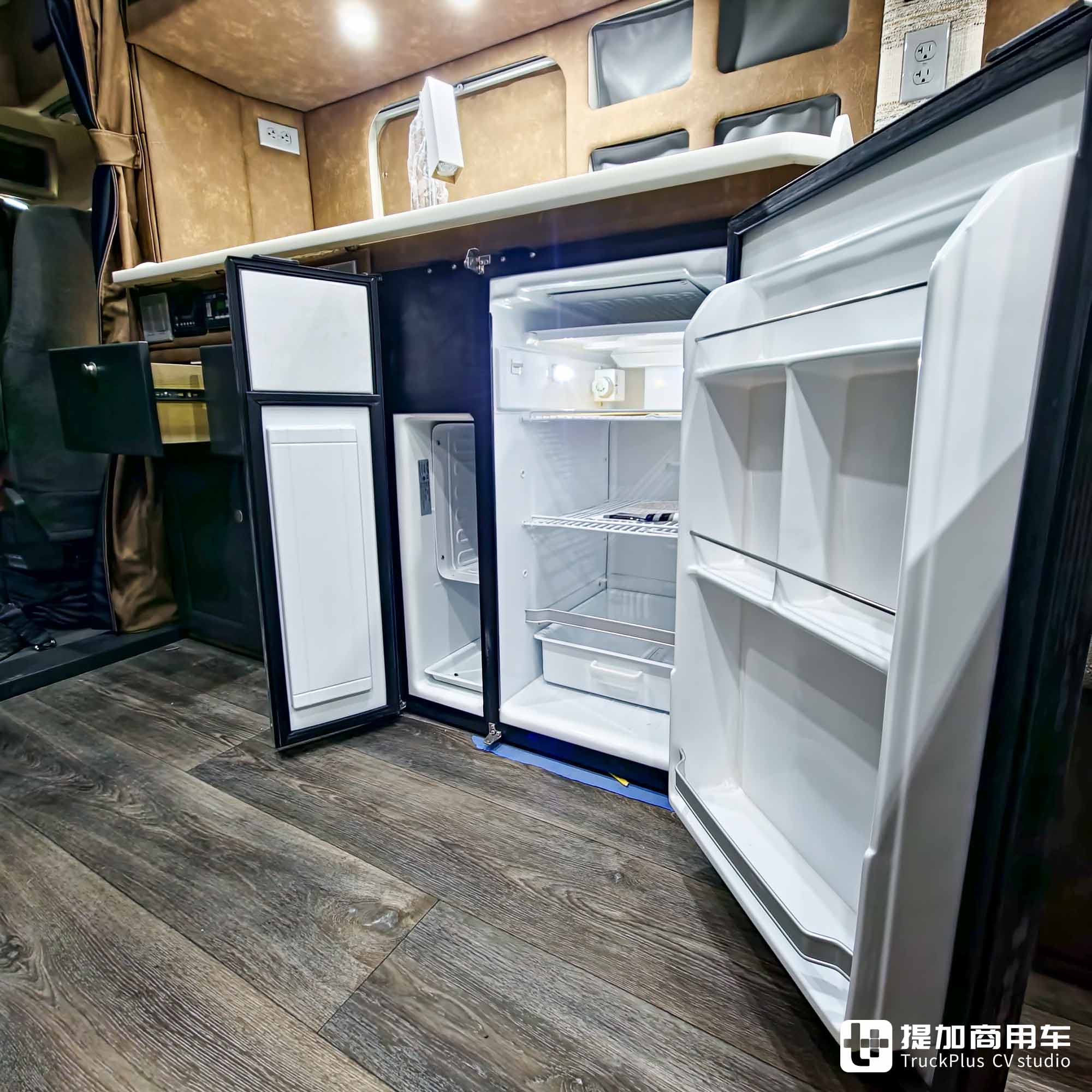 军火、药品运输专属,生活舱快跟货厢一样长,这台沃尔沃VNR载货车不一般 - 第20张 - 提加商用车网 军火、药品运输专属,生活舱快跟货厢一样长,这台沃尔沃VNR载货车不一般 - 第20张