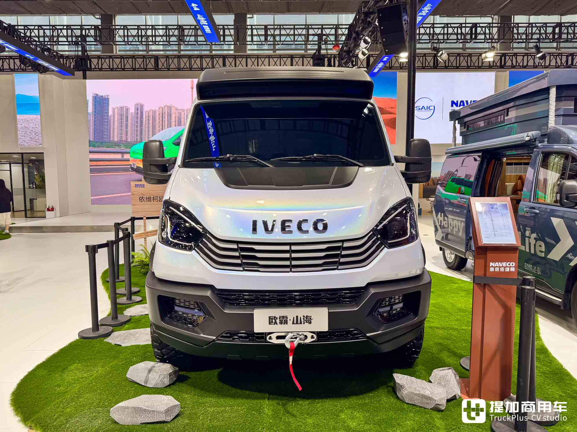 4x4带三把锁!房车改装新圣体?带你看依维柯最新发布的欧霸•山海越野平台 - 第3张 - 提加商用车网 4x4带三把锁!房车改装新圣体?带你看依维柯最新发布的欧霸•山海越野平台 - 第3张