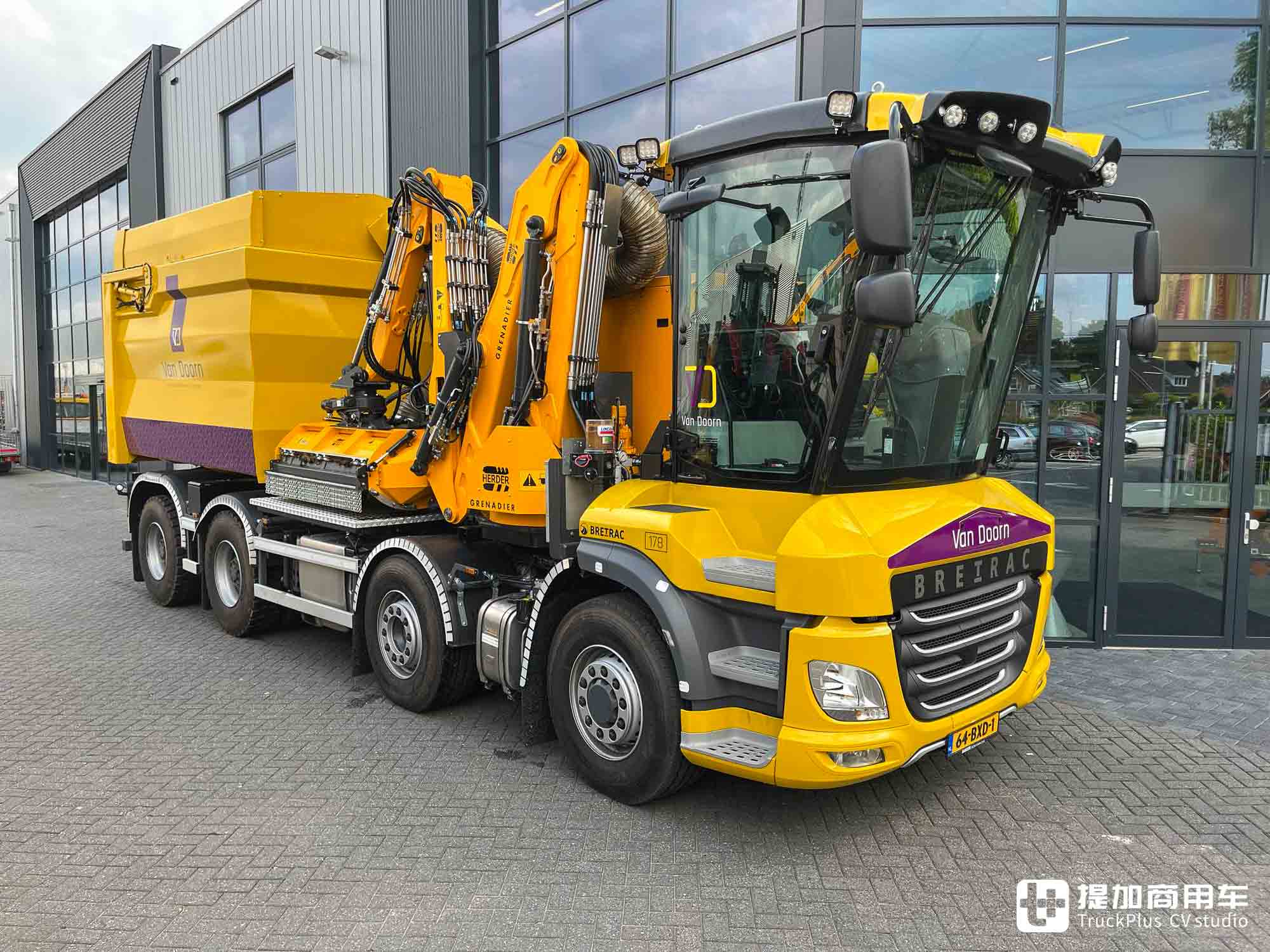 搭载拖拉机驾驶室,液压驱动前桥+液压悬挂加持,GINAF特种卡车爆改割草机 - 第4张 - 提加商用车网 搭载拖拉机驾驶室,液压驱动前桥+液压悬挂加持,GINAF特种卡车爆改割草机 - 第4张