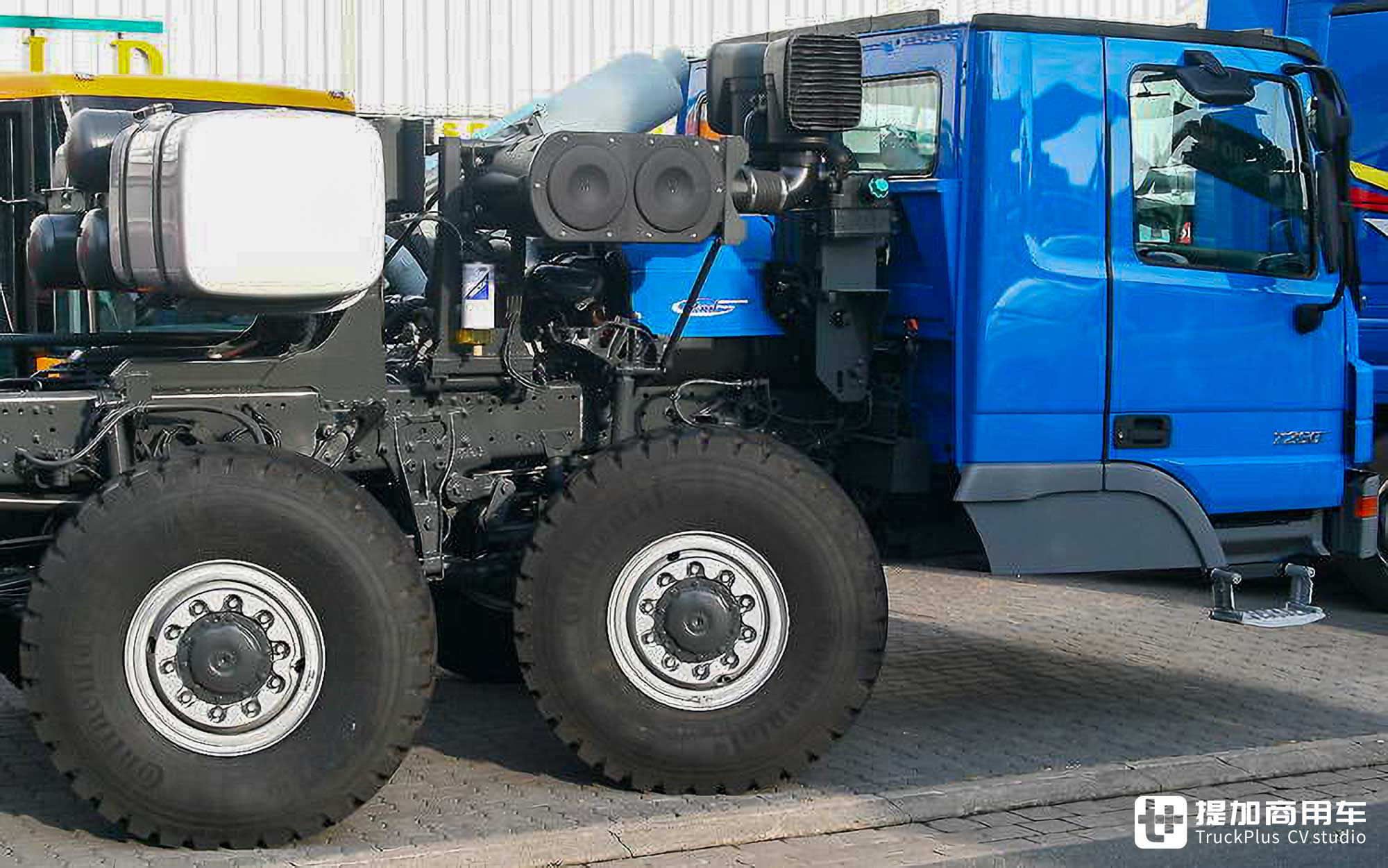 七轴14x8底盘,改装低入口驾驶室,奔驰Actros钻井车底盘实拍 - 第4张 - 提加商用车网 七轴14x8底盘,改装低入口驾驶室,奔驰Actros钻井车底盘实拍 - 第4张