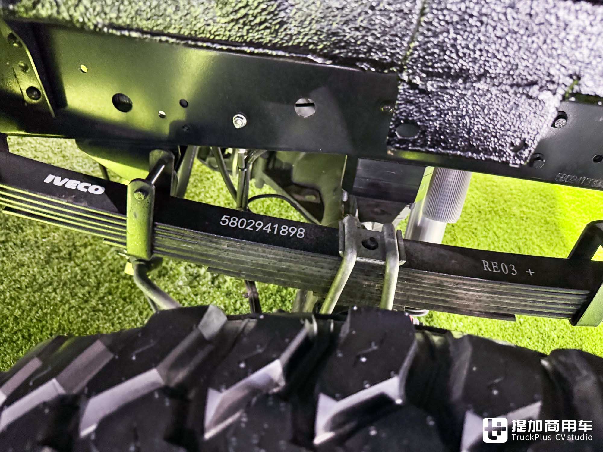 4x4带三把锁!房车改装新圣体?带你看依维柯最新发布的欧霸•山海越野平台 - 第9张 - 提加商用车网 4x4带三把锁!房车改装新圣体?带你看依维柯最新发布的欧霸•山海越野平台 - 第9张