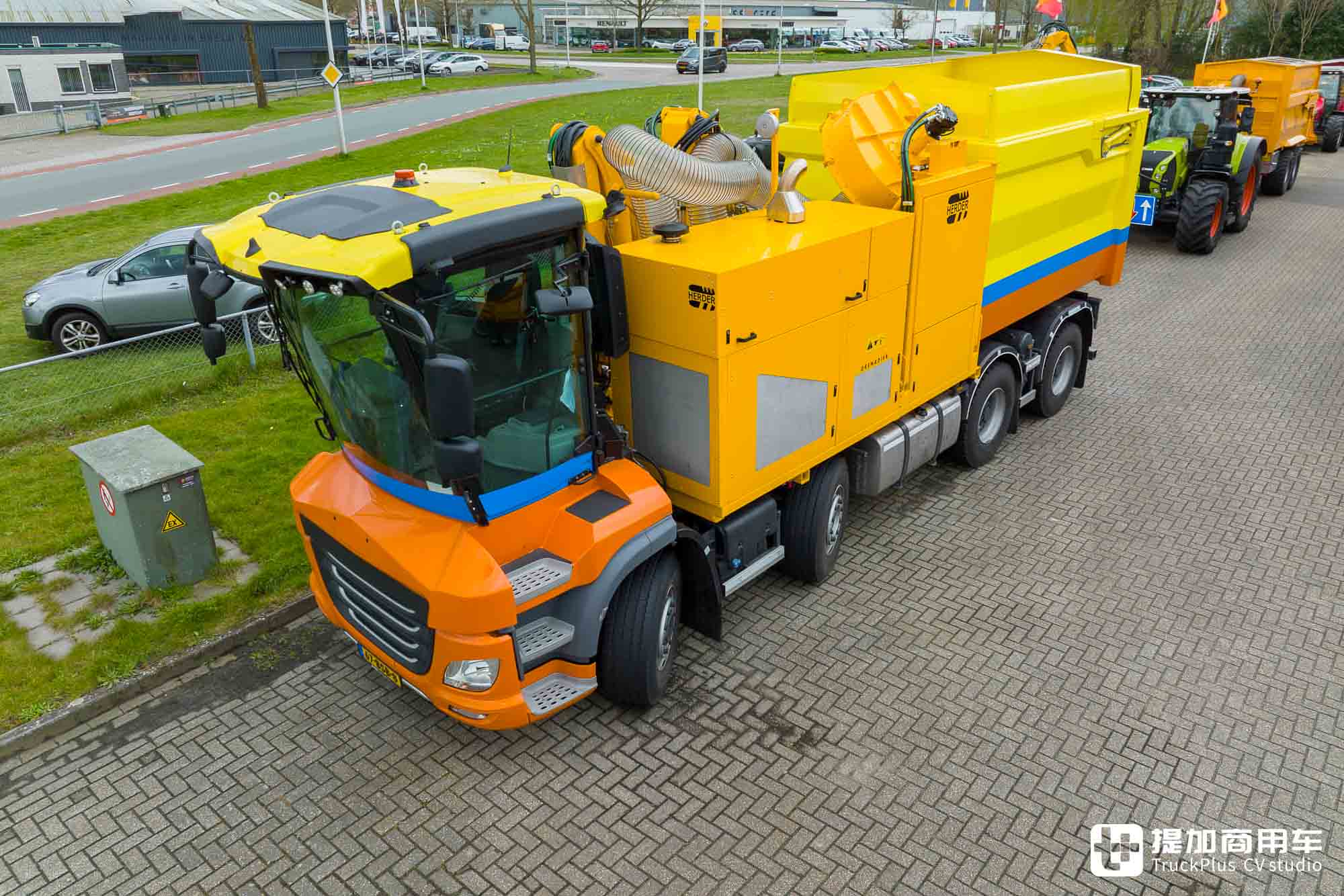 搭载拖拉机驾驶室,液压驱动前桥+液压悬挂加持,GINAF特种卡车爆改割草机 - 第6张 - 提加商用车网 搭载拖拉机驾驶室,液压驱动前桥+液压悬挂加持,GINAF特种卡车爆改割草机 - 第6张