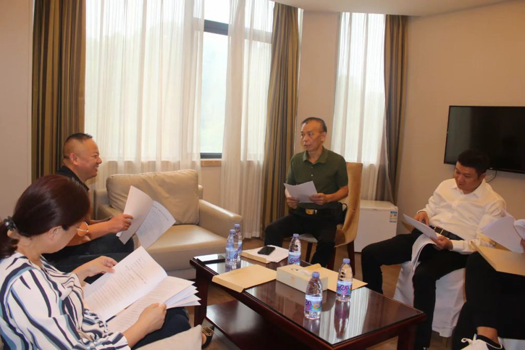 亚星客车蓝钻2.0系列亮相深圳市道路运输协会第八届会员大会 - 第3张 - 提加商用车网 亚星客车蓝钻2.0系列亮相深圳市道路运输协会第八届会员大会 - 第3张