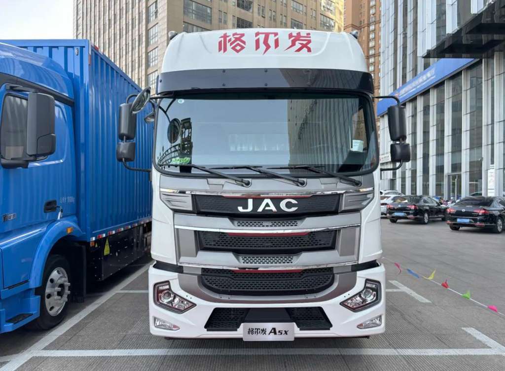 聚焦2025江淮汽车商用车营销商务年会,硬核重卡产品赋能物流提速! - 第14张 - 提加商用车网 聚焦2025江淮汽车商用车营销商务年会,硬核重卡产品赋能物流提速! - 第14张