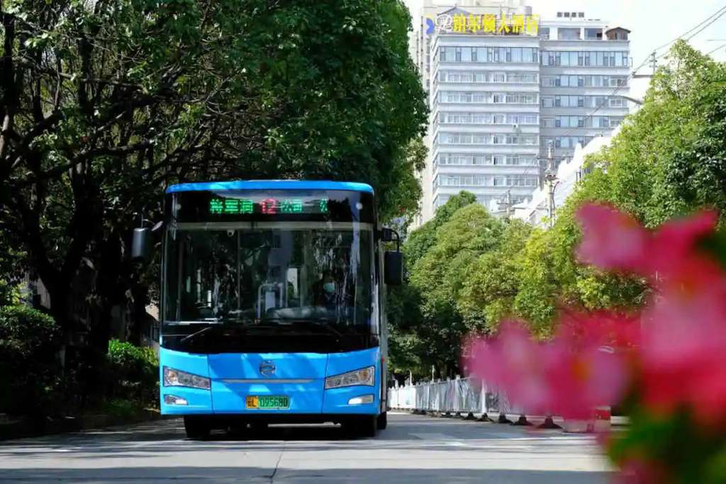 大理公交批量引入金旅川流和北极星,赋能城市美好出行 - 第1张 - 提加商用车网 大理公交批量引入金旅川流和北极星,赋能城市美好出行 - 第1张