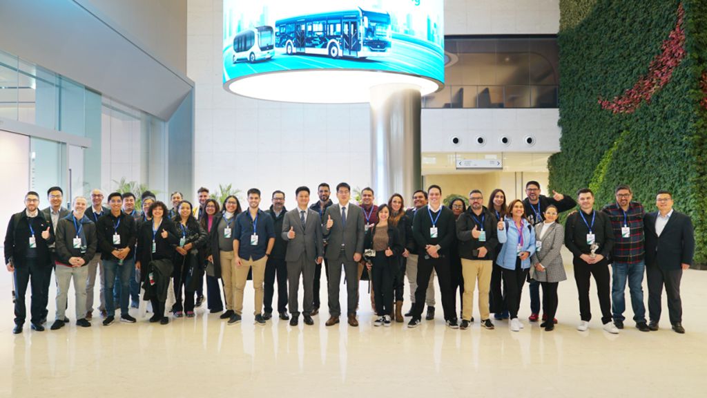 拉美十国主流媒体团齐聚宇通,触摸高质量出海的“宇通脉搏” - 第1张 - 提加商用车网 拉美十国主流媒体团齐聚宇通,触摸高质量出海的“宇通脉搏” - 第1张