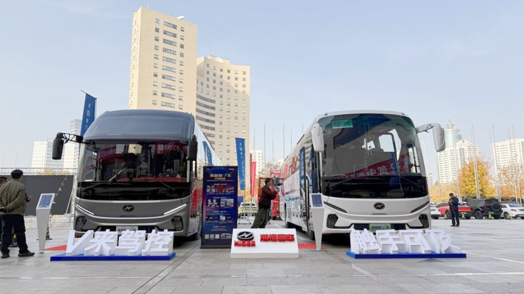 实力“吸睛”!苏州金龙公路复兴号亮相2024中国道路运输年会 - 第1张 - 提加商用车网 实力“吸睛”!苏州金龙公路复兴号亮相2024中国道路运输年会 - 第1张