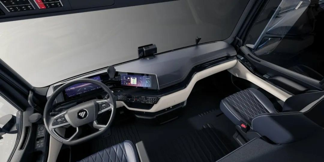 豪华重卡新王者!欧曼银河7驾驶舱再升级 科技智能与舒适安全完美融合 - 第5张 - 提加商用车网 豪华重卡新王者!欧曼银河7驾驶舱再升级 科技智能与舒适安全完美融合 - 第5张