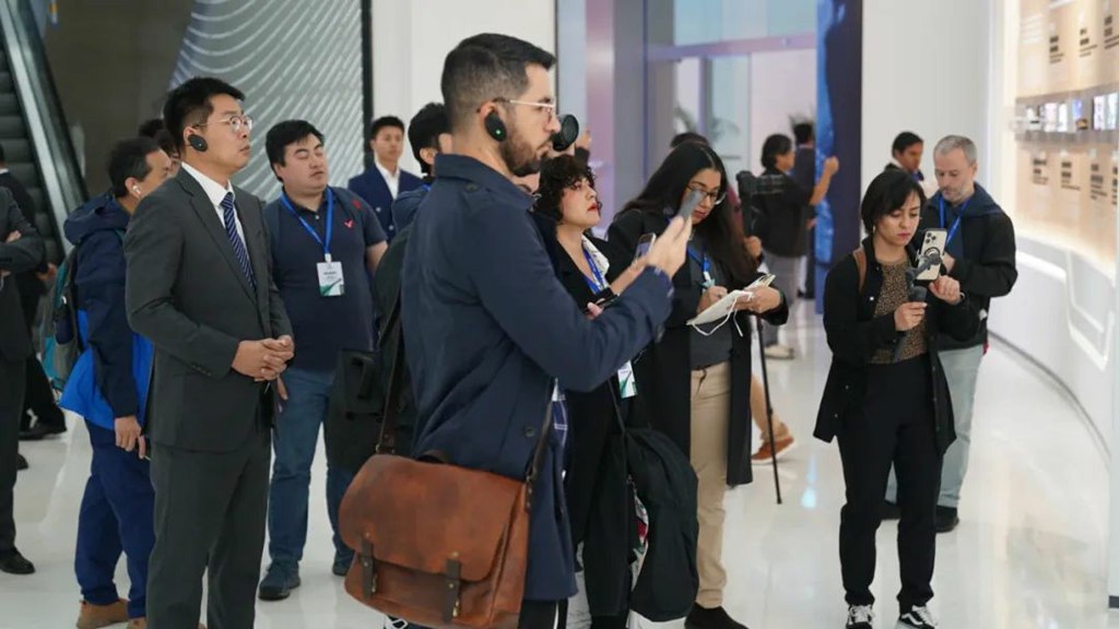 拉美十国主流媒体团齐聚宇通,触摸高质量出海的“宇通脉搏” - 第4张 - 提加商用车网 拉美十国主流媒体团齐聚宇通,触摸高质量出海的“宇通脉搏” - 第4张