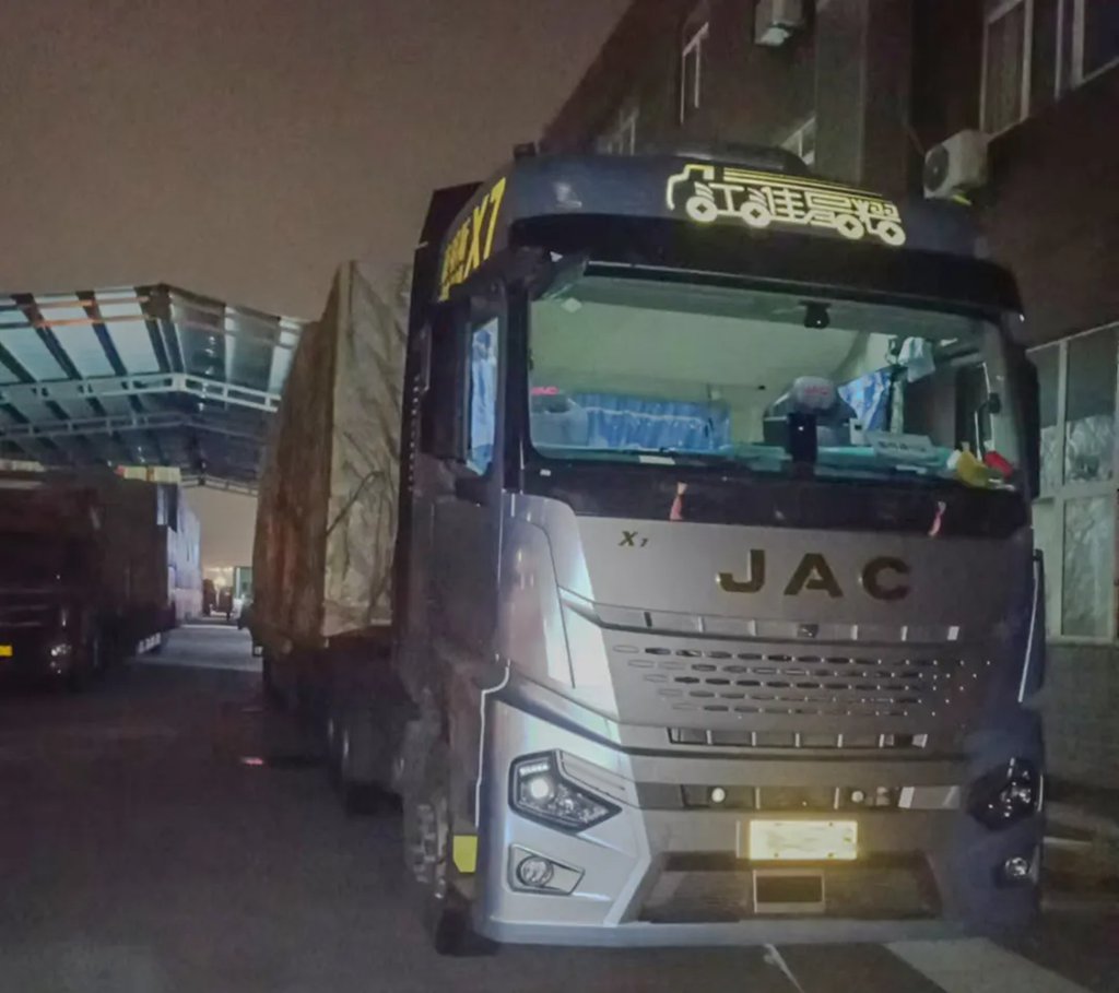 发哥驾到丨为什么换车偏爱江淮星耀X7牵引车?崔老板一语道破 - 第1张 - 提加商用车网 发哥驾到丨为什么换车偏爱江淮星耀X7牵引车?崔老板一语道破 - 第1张