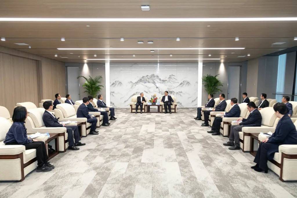 中国重汽与京东方签署战略合作协议 - 第1张