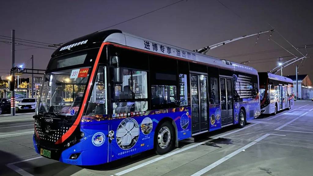 服务七载,“宇”时俱进丨宇通客车携多款车型实力护航进博会 - 第4张 - 提加商用车网 服务七载,“宇”时俱进丨宇通客车携多款车型实力护航进博会 - 第4张