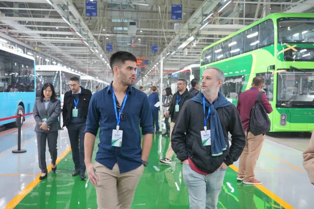 拉美十国主流媒体团齐聚宇通,触摸高质量出海的“宇通脉搏” - 第5张 - 提加商用车网 拉美十国主流媒体团齐聚宇通,触摸高质量出海的“宇通脉搏” - 第5张