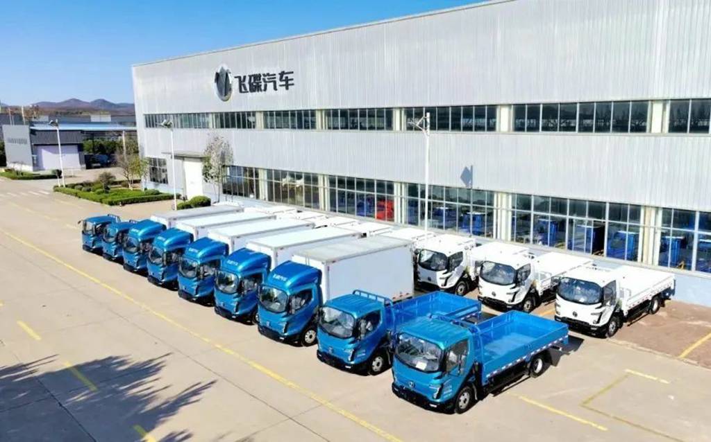 飞碟汽车&尧王酒业飞碟W5大订单成功交付! - 第1张 - 提加商用车网 飞碟汽车&尧王酒业飞碟W5大订单成功交付! - 第1张