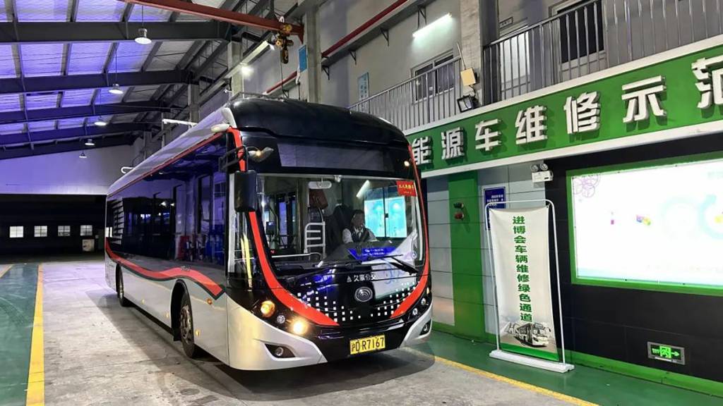 服务七载,“宇”时俱进丨宇通客车携多款车型实力护航进博会 - 第5张 - 提加商用车网 服务七载,“宇”时俱进丨宇通客车携多款车型实力护航进博会 - 第5张