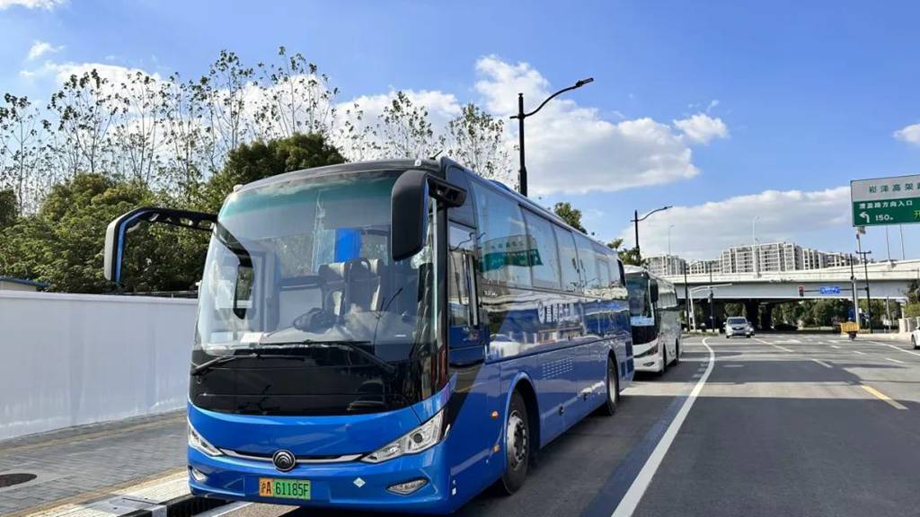 服务七载,“宇”时俱进丨宇通客车携多款车型实力护航进博会 - 第6张 - 提加商用车网 服务七载,“宇”时俱进丨宇通客车携多款车型实力护航进博会 - 第6张