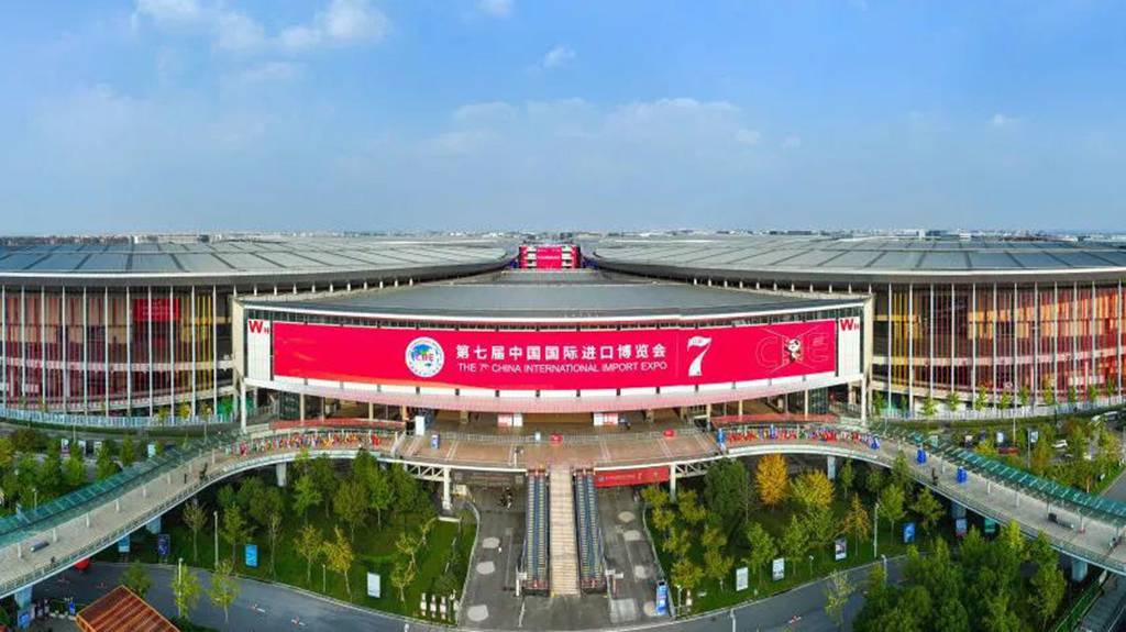 服务七载,“宇”时俱进丨宇通客车携多款车型实力护航进博会 - 第1张 - 提加商用车网 服务七载,“宇”时俱进丨宇通客车携多款车型实力护航进博会 - 第1张