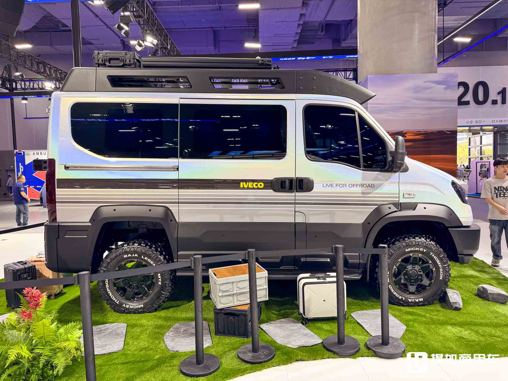 4x4带三把锁!房车改装新圣体?带你看依维柯最新发布的欧霸•山海越野平台 - 第10张 - 提加商用车网 4x4带三把锁!房车改装新圣体?带你看依维柯最新发布的欧霸•山海越野平台 - 第10张