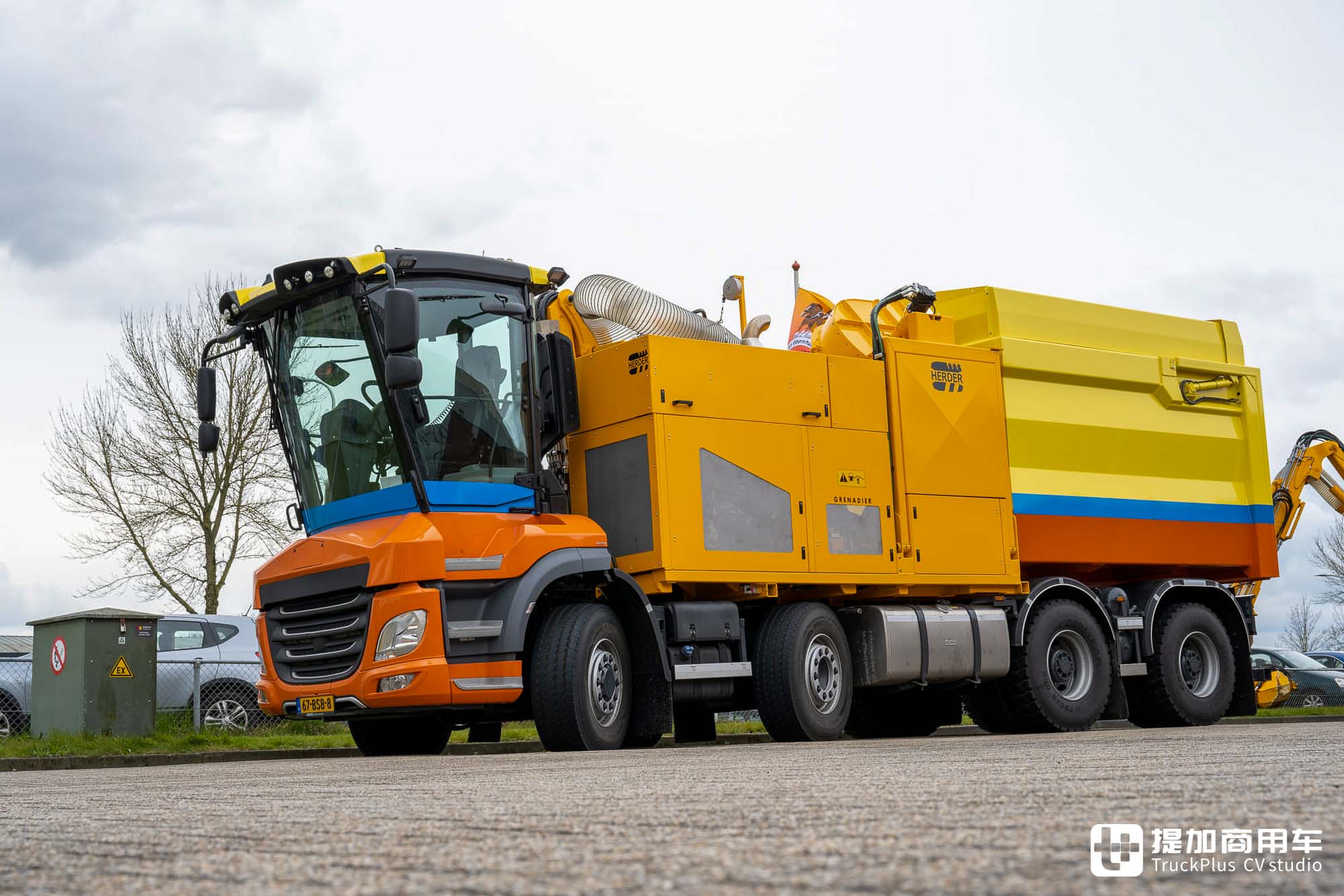 搭载拖拉机驾驶室,液压驱动前桥+液压悬挂加持,GINAF特种卡车爆改割草机 - 第7张 - 提加商用车网 搭载拖拉机驾驶室,液压驱动前桥+液压悬挂加持,GINAF特种卡车爆改割草机 - 第7张