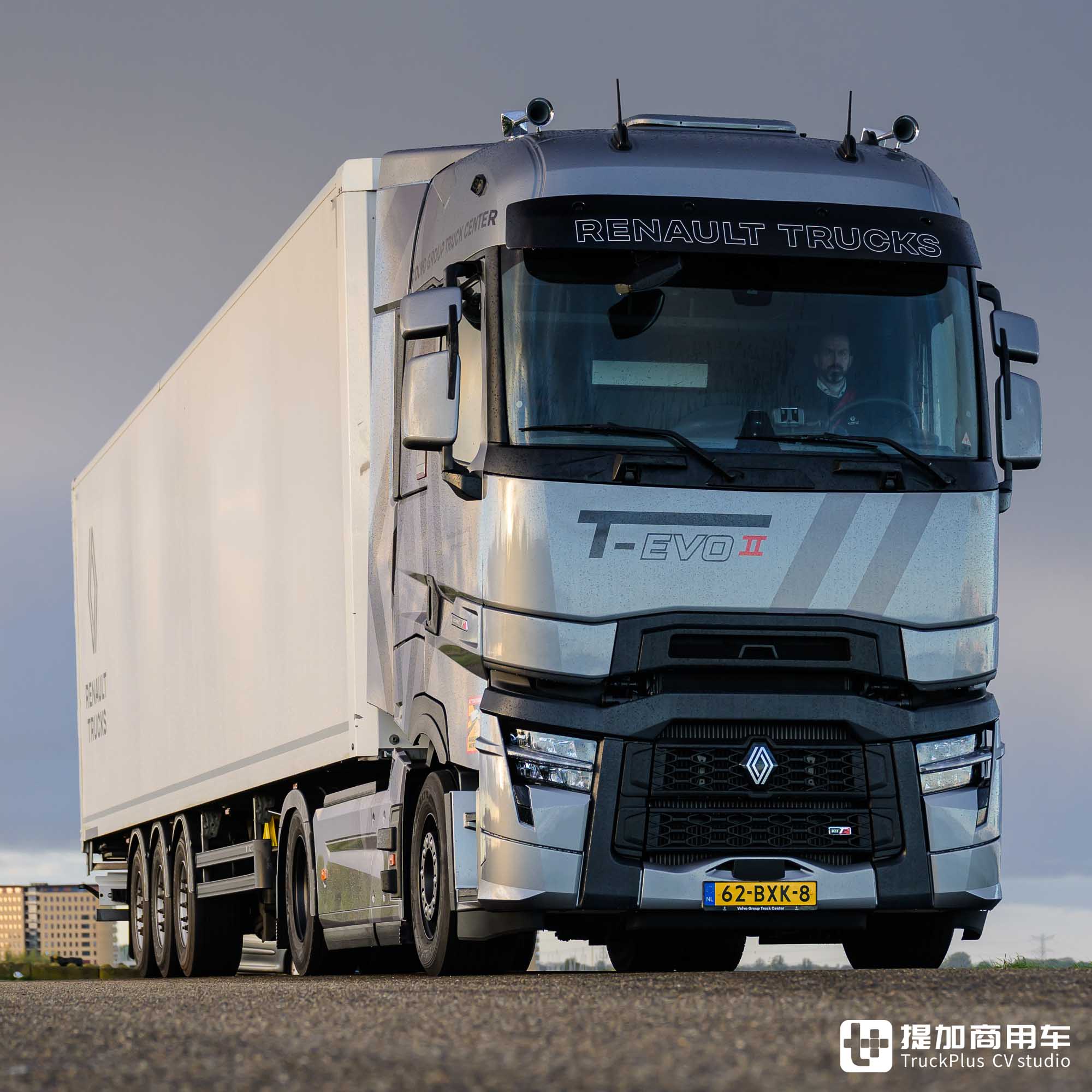 涡轮复合发动机加持,雷诺卡车最强战力,T-High旗舰牵引车实拍 - 第7张 - 提加商用车网 涡轮复合发动机加持,雷诺卡车最强战力,T-High旗舰牵引车实拍 - 第7张