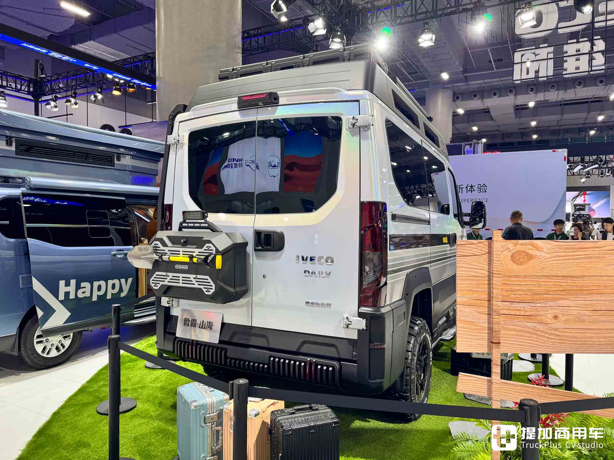 4x4带三把锁!房车改装新圣体?带你看依维柯最新发布的欧霸•山海越野平台 - 第11张 - 提加商用车网 4x4带三把锁!房车改装新圣体?带你看依维柯最新发布的欧霸•山海越野平台 - 第11张