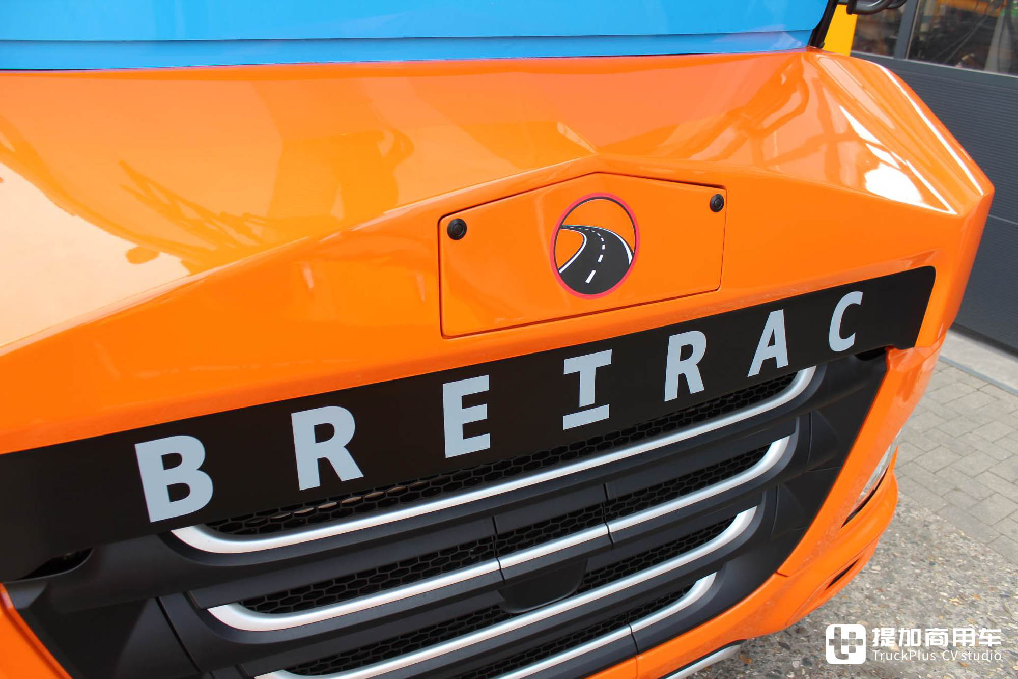 搭载拖拉机驾驶室,液压驱动前桥+液压悬挂加持,GINAF特种卡车爆改割草机 - 第8张 - 提加商用车网 搭载拖拉机驾驶室,液压驱动前桥+液压悬挂加持,GINAF特种卡车爆改割草机 - 第8张