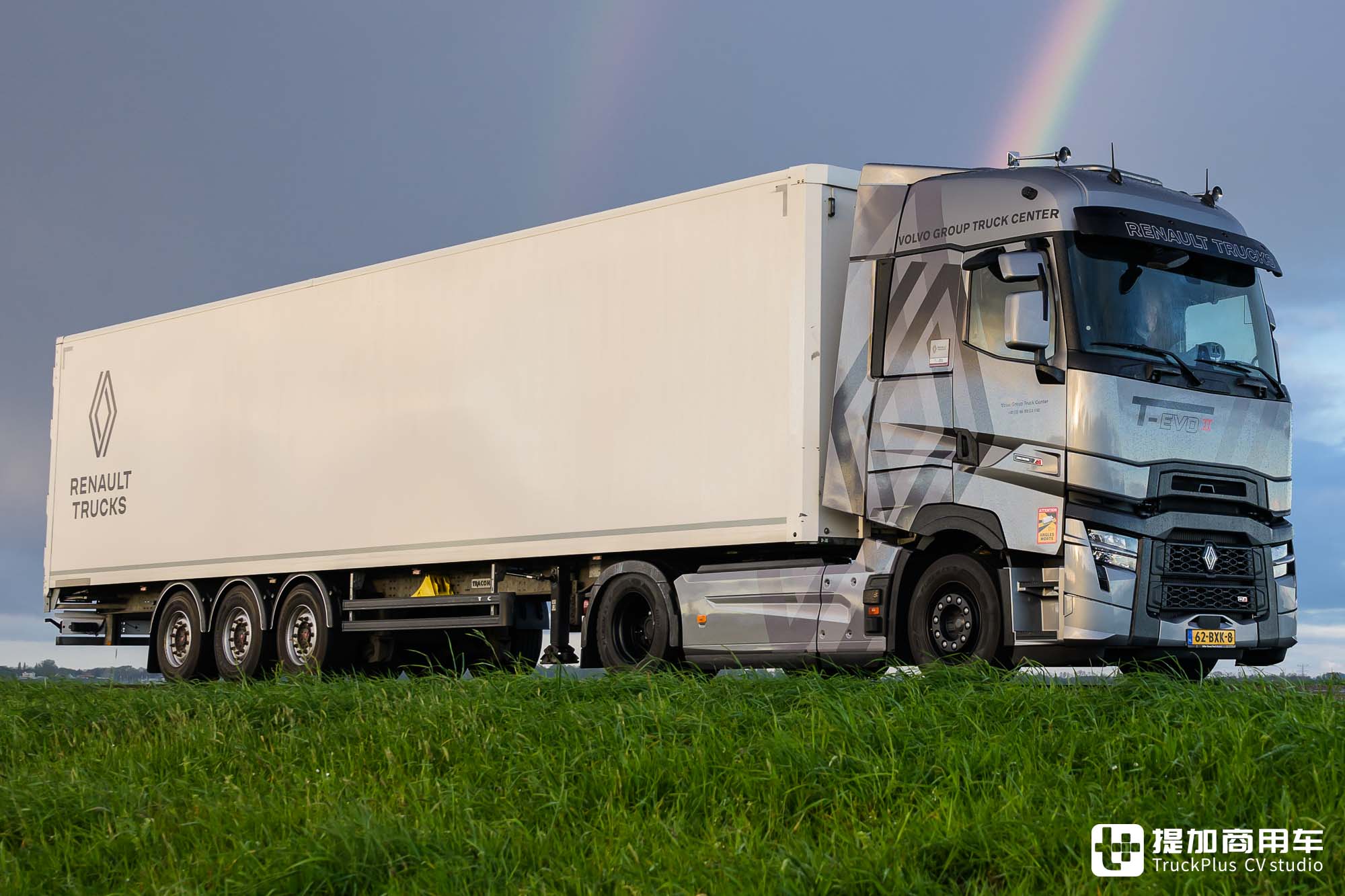 涡轮复合发动机加持,雷诺卡车最强战力,T-High旗舰牵引车实拍 - 第8张 - 提加商用车网 涡轮复合发动机加持,雷诺卡车最强战力,T-High旗舰牵引车实拍 - 第8张