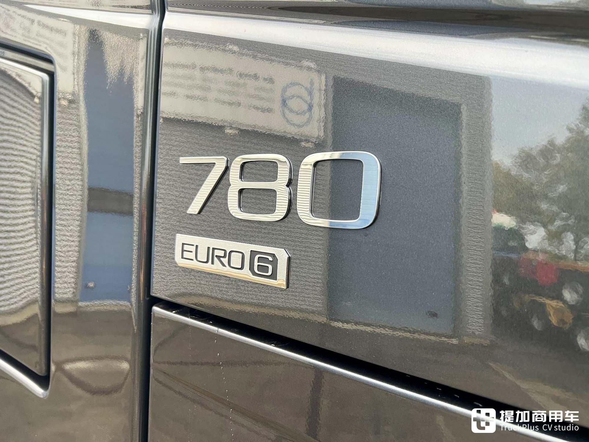 低风阻车身XXL驾驶室,780匹发动机战斗力245吨,沃尔沃FH 16 Aero大件车了解一下 - 第8张 - 提加商用车网 低风阻车身XXL驾驶室,780匹发动机战斗力245吨,沃尔沃FH 16 Aero大件车了解一下 - 第8张