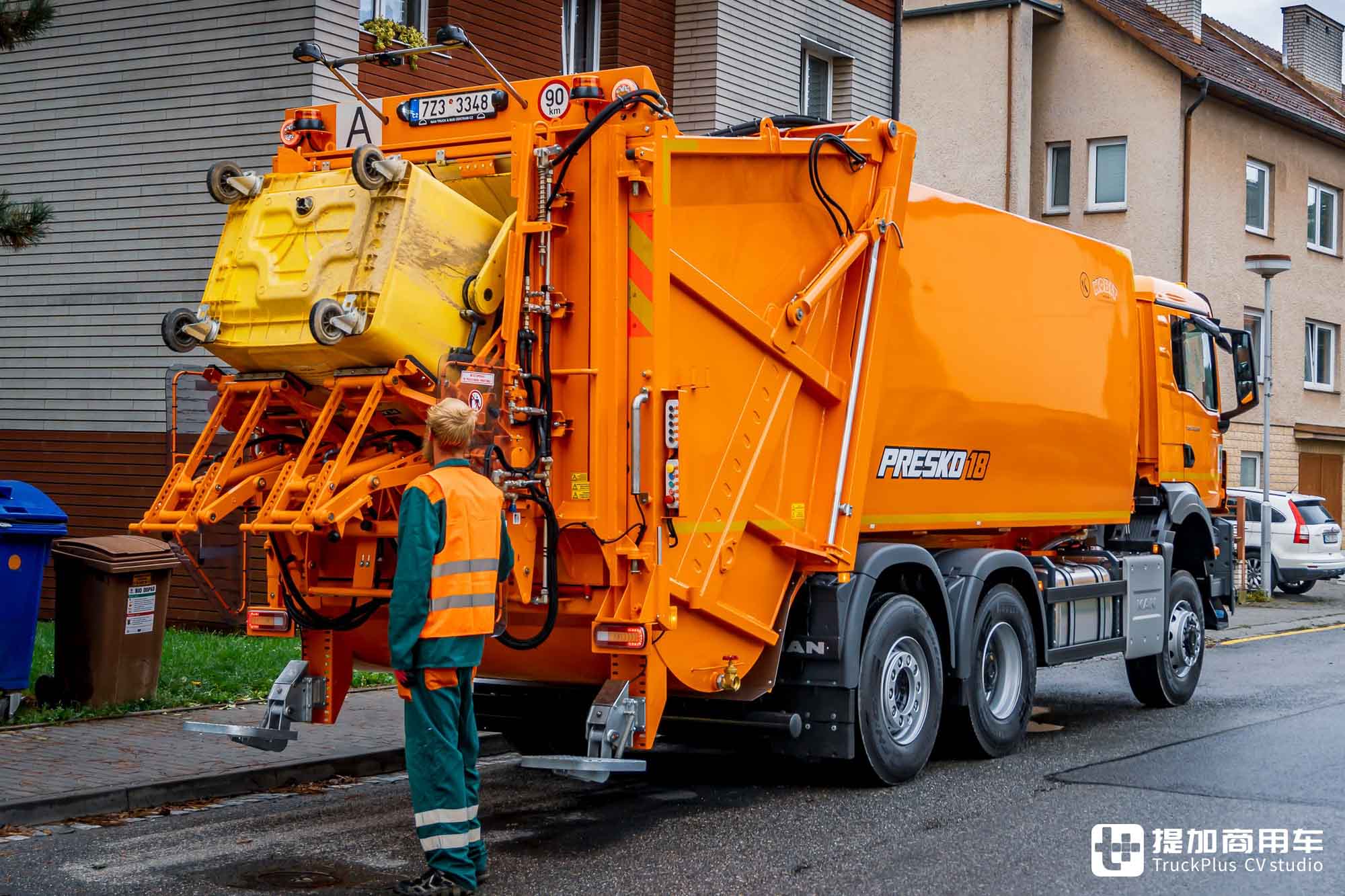 曼恩TGS底盘,6x4前驱加持越野套件,这台城市垃圾车不一般 - 第9张 - 提加商用车网 曼恩TGS底盘,6x4前驱加持越野套件,这台城市垃圾车不一般 - 第9张