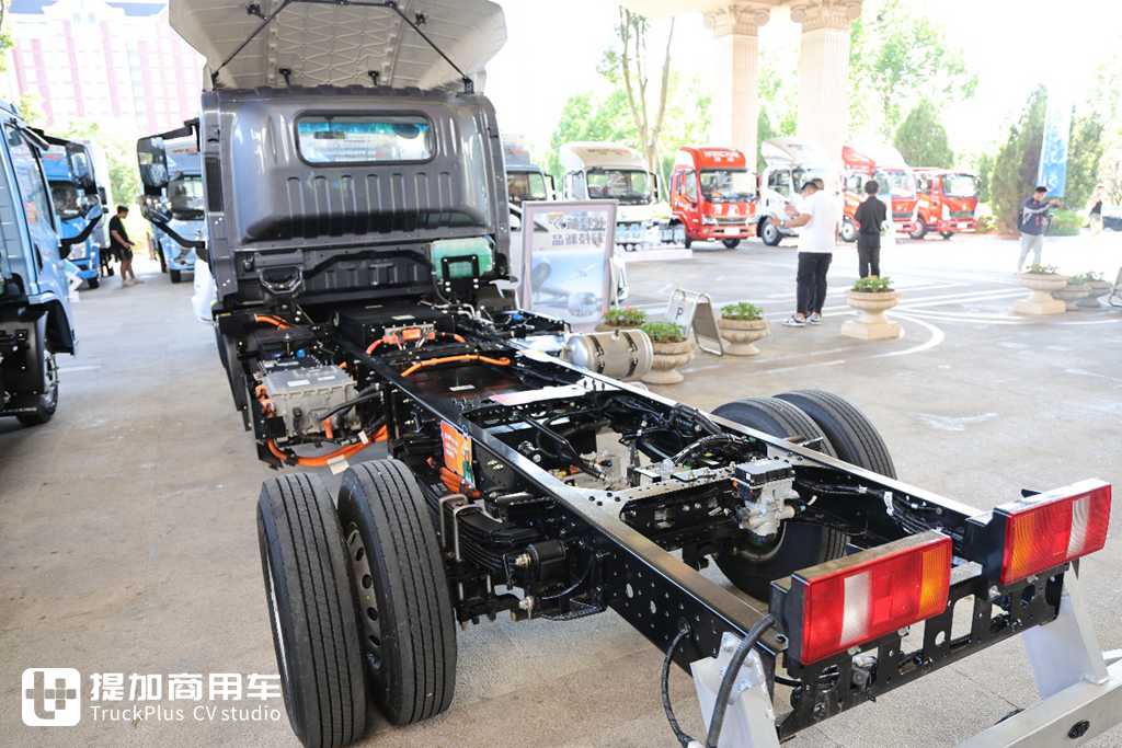 国内最强电动4米2?来看这款135度电+博世200kw电机的蓝擎EHPRO - 第3张 - 提加商用车网 国内最强电动4米2?来看这款135度电+博世200kw电机的蓝擎EHPRO - 第3张