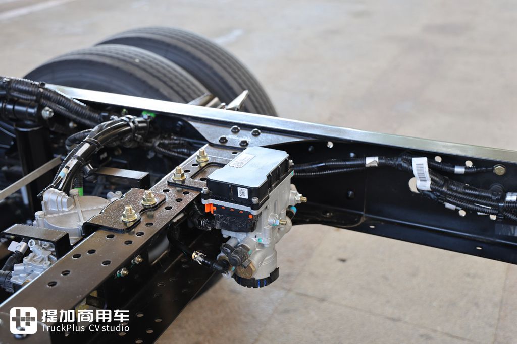 国内最强电动4米2?来看这款135度电+博世200kw电机的蓝擎EHPRO - 第6张 - 提加商用车网 国内最强电动4米2?来看这款135度电+博世200kw电机的蓝擎EHPRO - 第6张