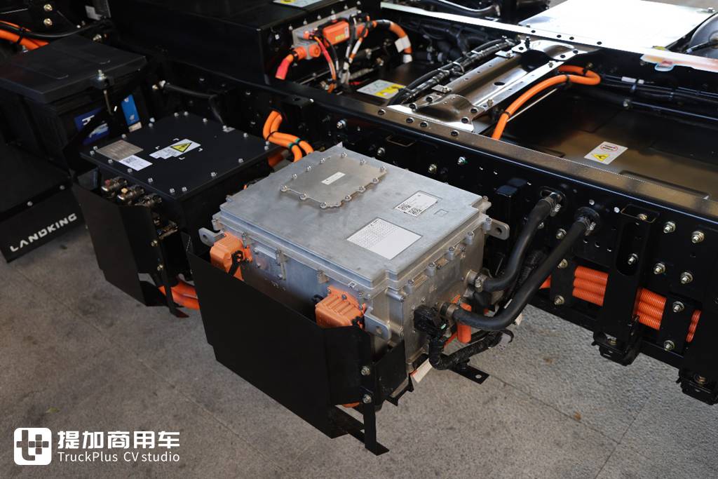 国内最强电动4米2?来看这款135度电+博世200kw电机的蓝擎EHPRO - 第9张 - 提加商用车网 国内最强电动4米2?来看这款135度电+博世200kw电机的蓝擎EHPRO - 第9张