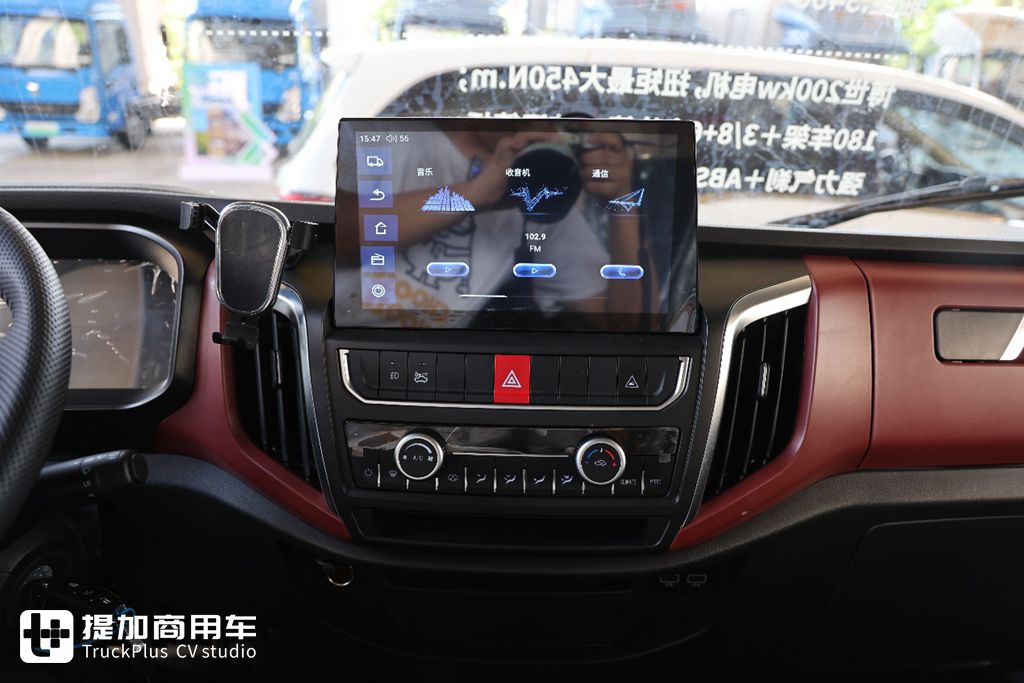 国内最强电动4米2?来看这款135度电+博世200kw电机的蓝擎EHPRO - 第15张 - 提加商用车网 国内最强电动4米2?来看这款135度电+博世200kw电机的蓝擎EHPRO - 第15张