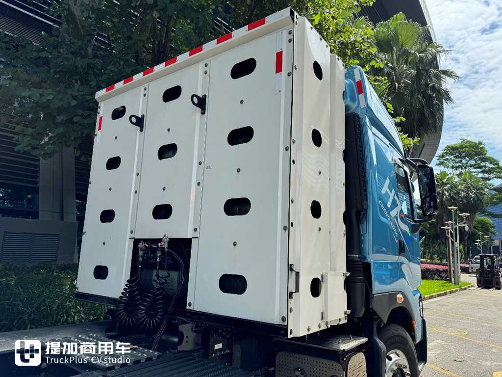 LNG与CNG都能加!乘龙H7 PRO双燃料牵引车亮点多多 - 第10张 - 提加商用车网 LNG与CNG都能加!乘龙H7 PRO双燃料牵引车亮点多多 - 第10张