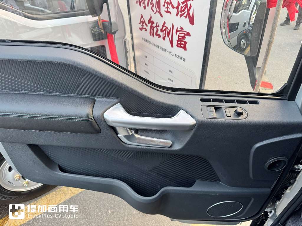 国产轻卡也开始欧洲化?大空间强动力,重汽全新一代豪沃悍将Pro轻卡实拍 - 第11张 - 提加商用车网 国产轻卡也开始欧洲化?大空间强动力,重汽全新一代豪沃悍将Pro轻卡实拍 - 第11张