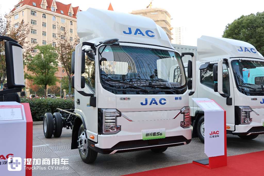 2025卡车商务年会第一家,重卡、轻卡再次合体,带你看江淮商用车2025商务年会现场展车 - 第11张 - 提加商用车网 2025卡车商务年会第一家,重卡、轻卡再次合体,带你看江淮商用车2025商务年会现场展车 - 第11张