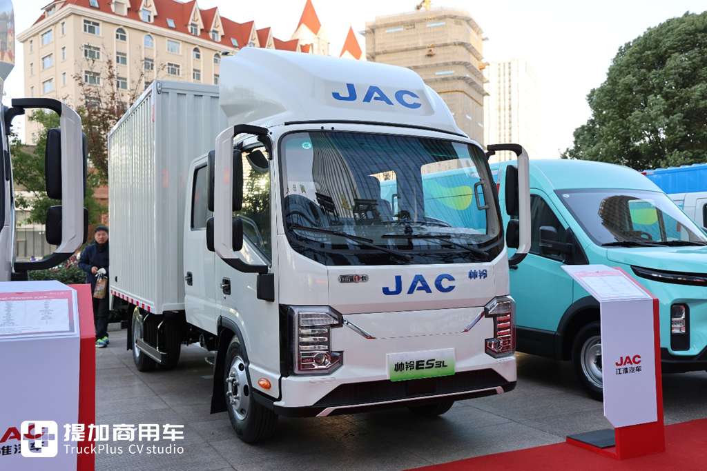 2025卡车商务年会第一家,重卡、轻卡再次合体,带你看江淮商用车2025商务年会现场展车 - 第12张 - 提加商用车网 2025卡车商务年会第一家,重卡、轻卡再次合体,带你看江淮商用车2025商务年会现场展车 - 第12张