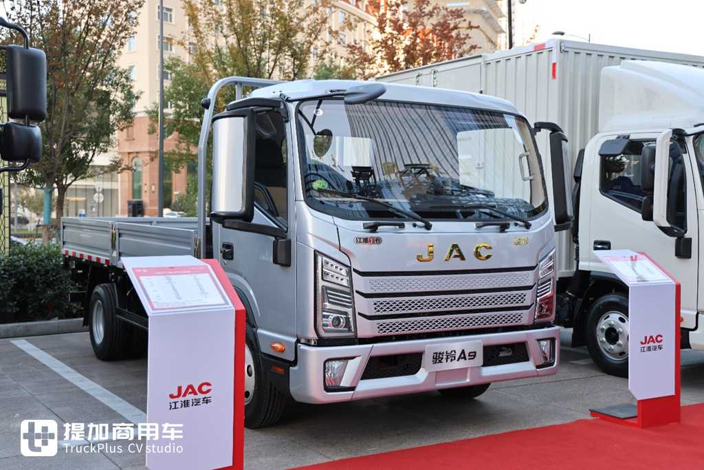 2025卡车商务年会第一家,重卡、轻卡再次合体,带你看江淮商用车2025商务年会现场展车 - 第15张 - 提加商用车网 2025卡车商务年会第一家,重卡、轻卡再次合体,带你看江淮商用车2025商务年会现场展车 - 第15张