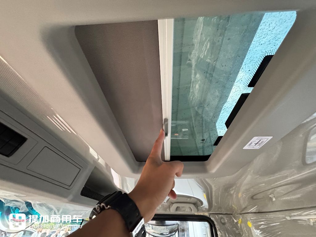 国产轻卡也开始欧洲化?大空间强动力,重汽全新一代豪沃悍将Pro轻卡实拍 - 第15张 - 提加商用车网 国产轻卡也开始欧洲化?大空间强动力,重汽全新一代豪沃悍将Pro轻卡实拍 - 第15张